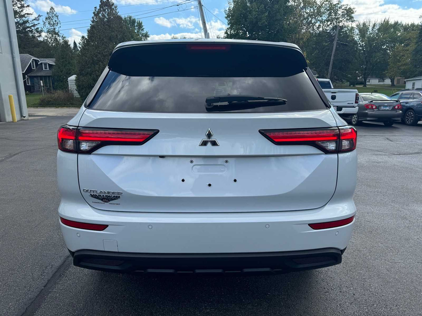 2025 MITSUBISHI OUTLANDER ES 7 PASSENGERS 15K MILES