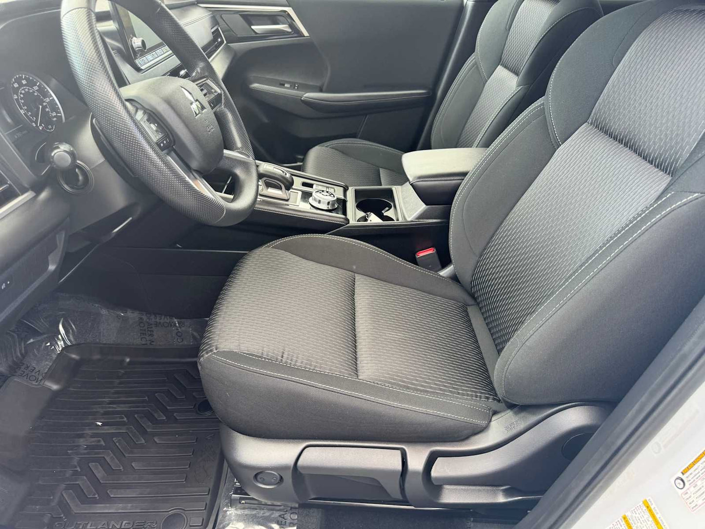 2025 MITSUBISHI OUTLANDER ES 7 PASSENGERS 15K MILES