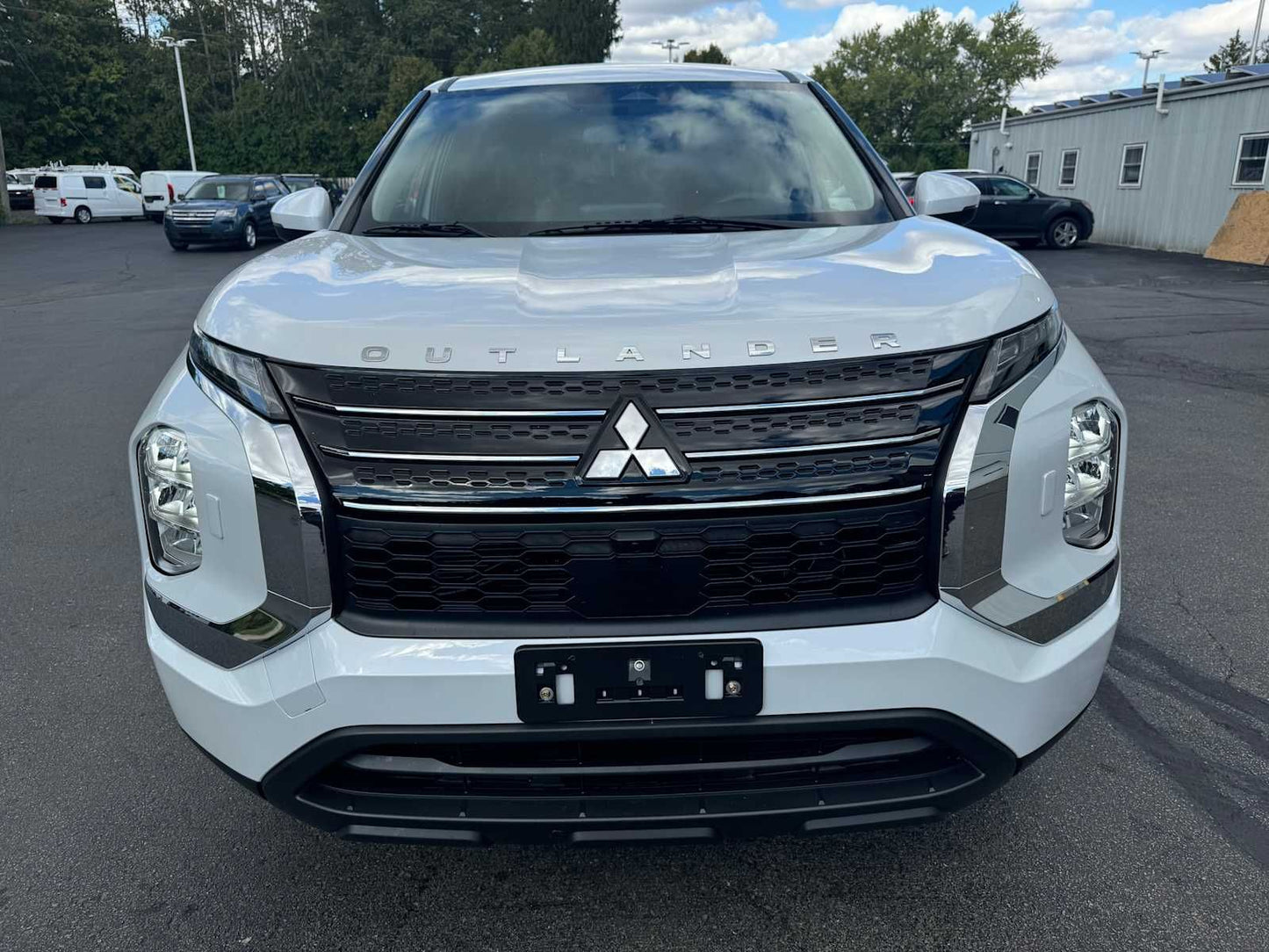 2025 MITSUBISHI OUTLANDER ES 7 PASSENGERS 15K MILES