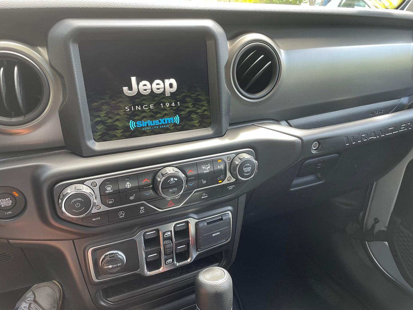 NEW 2023 JEEP WRANGLER UNLIMITED SPORT SILVER