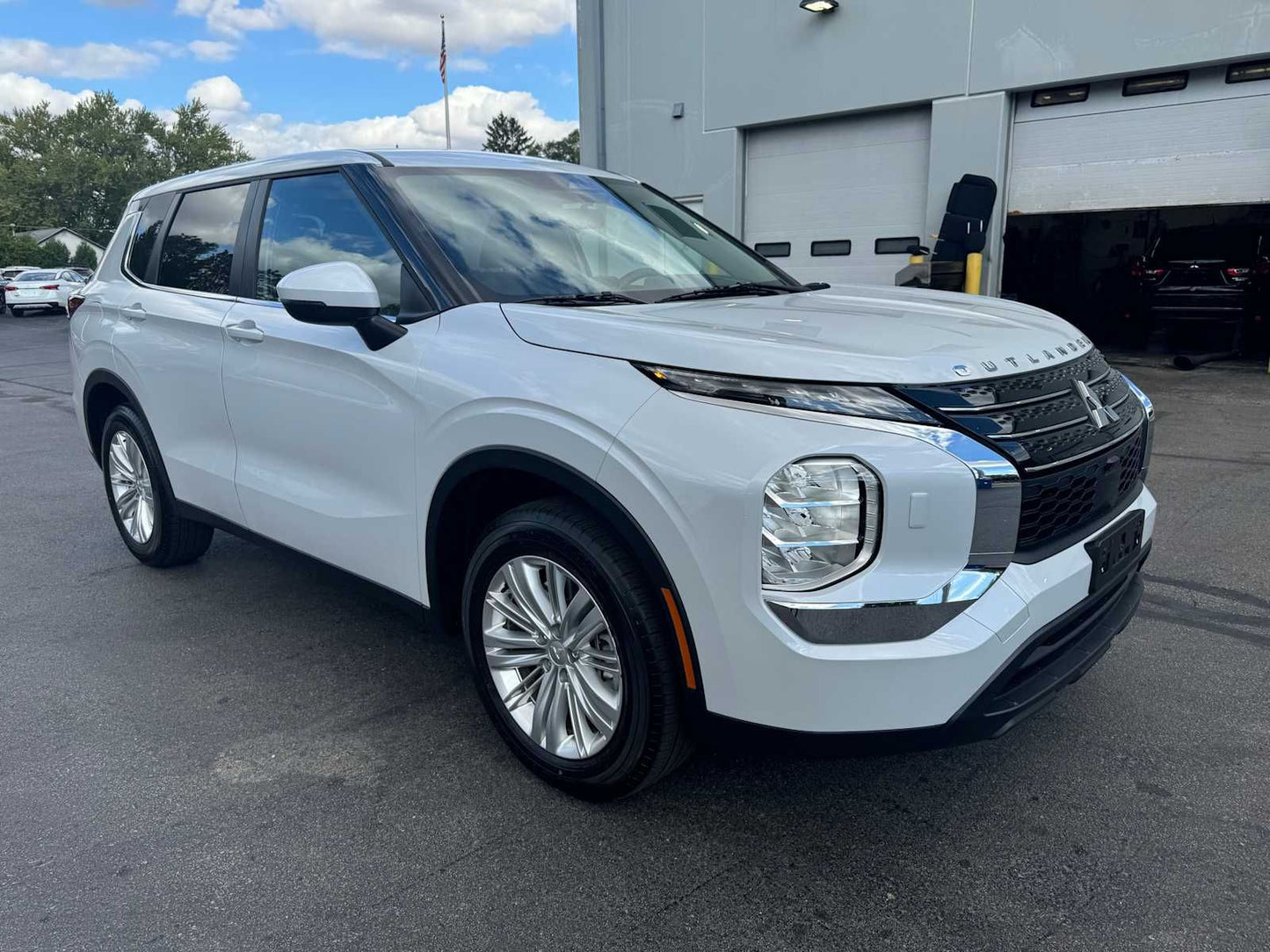 2025 MITSUBISHI OUTLANDER ES 7 PASSENGERS 15K MILES