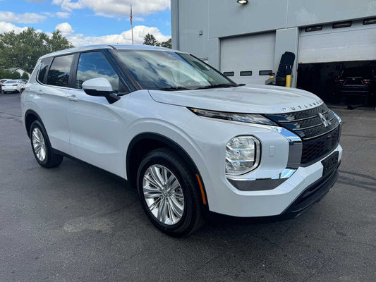 2025 MITSUBISHI OUTLANDER ES 7 PASSENGERS 15K MILES