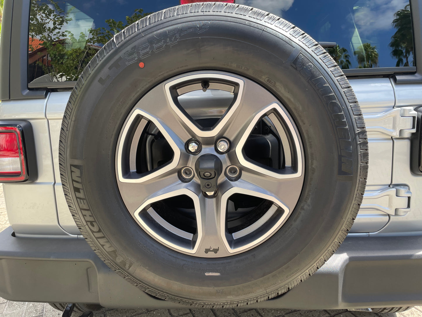 NEW 2023 JEEP WRANGLER UNLIMITED SPORT SILVER