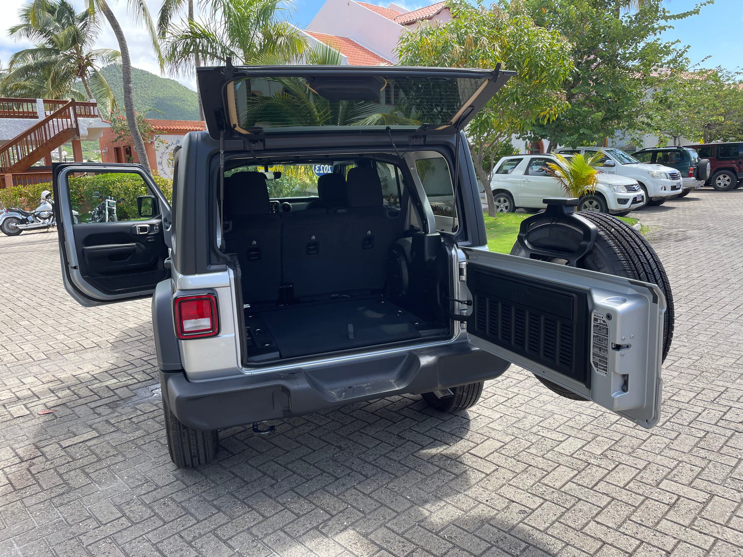 NEW 2023 JEEP WRANGLER UNLIMITED SPORT SILVER