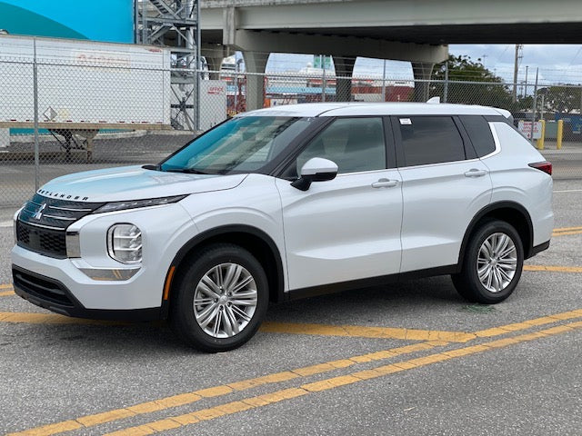 2024 MITSUBISHI OUTLANDER ES FWD 7 PASSENGERS