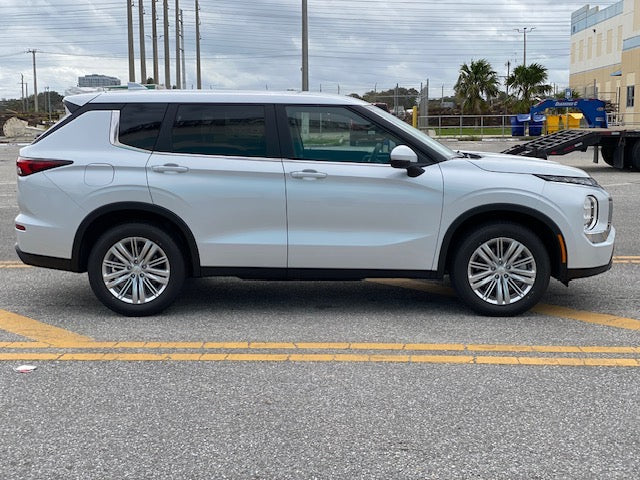 2024 MITSUBISHI OUTLANDER ES FWD 7 PASSENGERS