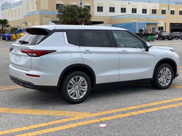2024 MITSUBISHI OUTLANDER ES FWD 7 PASSENGERS